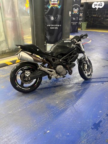 דוקאטי מונסטר 696