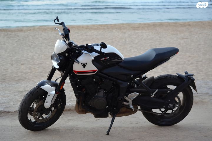 מודעת רכב טריומף Trident 660