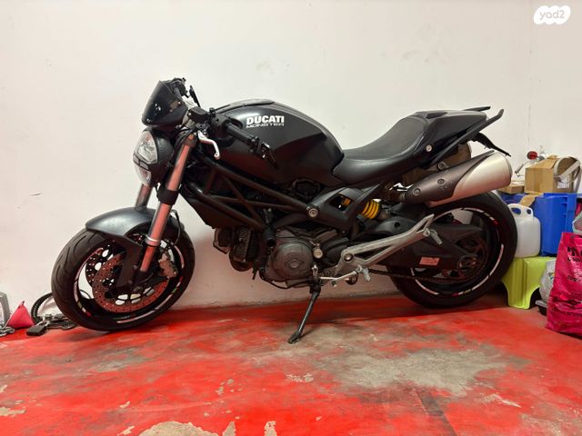 דוקאטי מונסטר 696