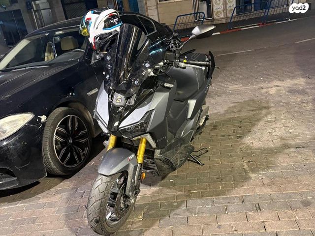 מודעת רכב סאן יאנג ADX400