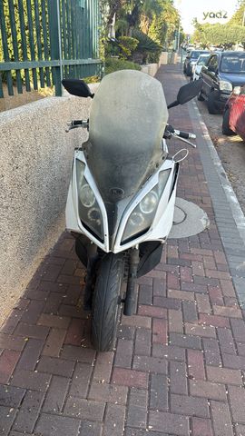 מודעת רכב קימקו דאון-טאון 300