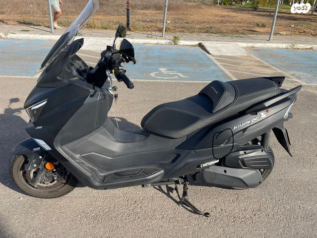 מודעת רכב סאן יאנג ג'וי-מקס Z-250