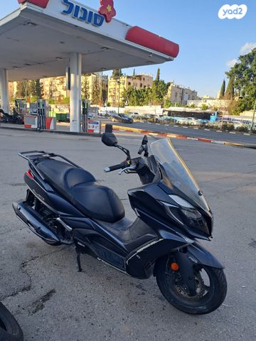 מודעת רכב קוואנג-יאנג אחר