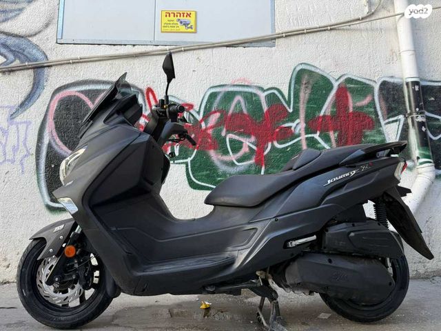 מודעת רכב סאן יאנג ג'וי-מקס Z-300