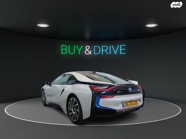 ב מ וו i8