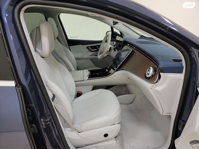 מרצדס-בנץ EQE SUV