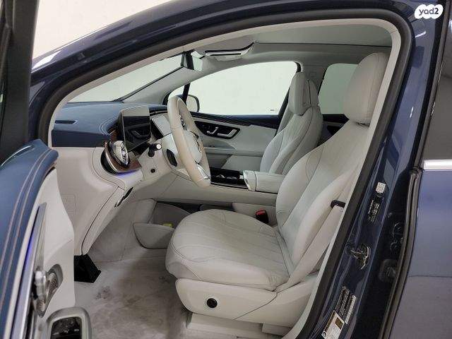 מרצדס-בנץ EQE SUV