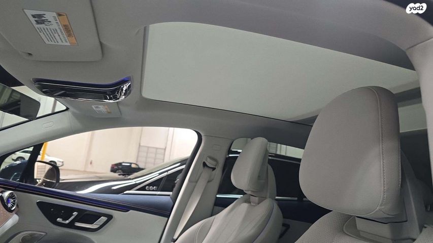 מרצדס-בנץ EQE SUV