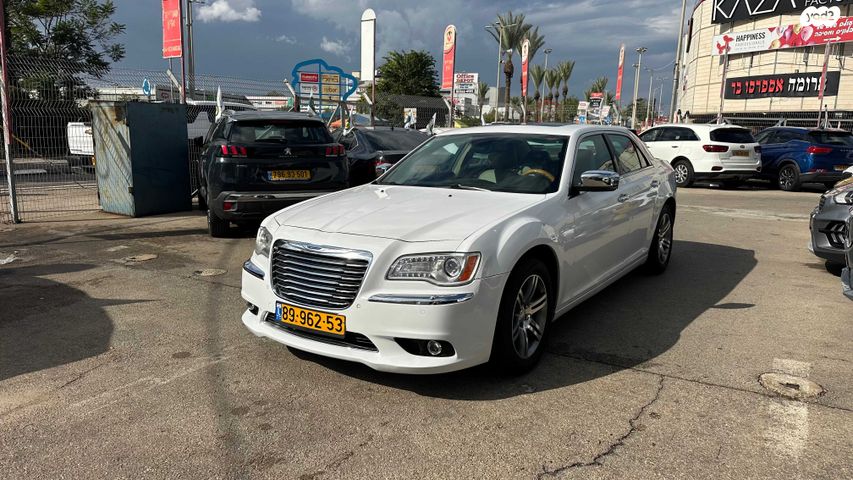 מודעת רכב קרייזלר 300