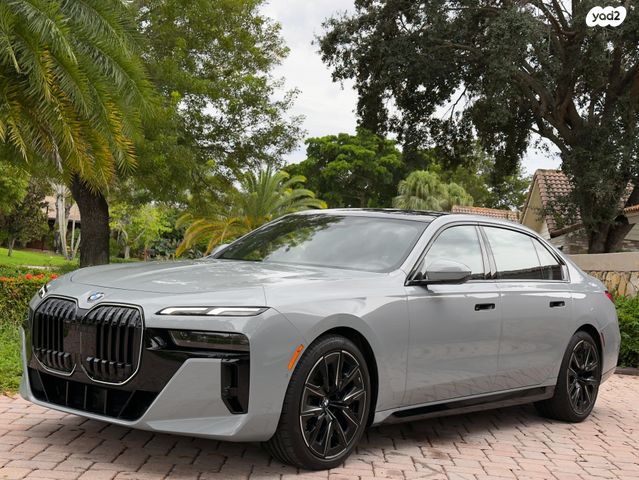 מודעת רכב ב מ וו סדרה 7