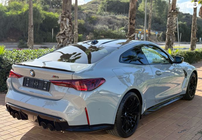 ב מ וו M4