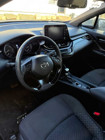 מודעת רכב טויוטה C-HR