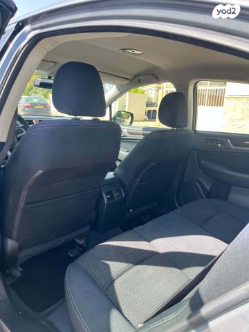 סובארו B4/לגאסי