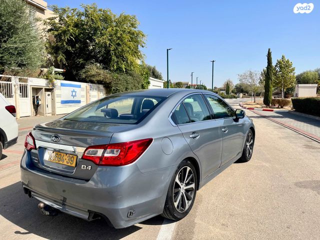 סובארו B4/לגאסי