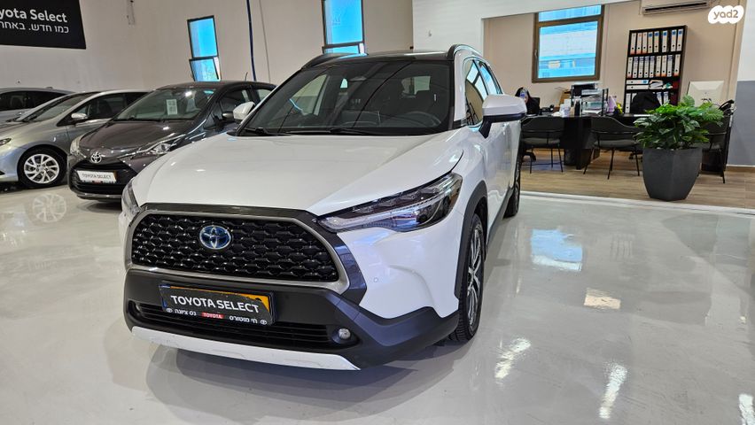 מודעת רכב טויוטה קורולה קרוס