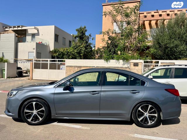 סובארו B4/לגאסי