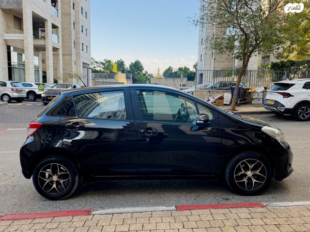 טויוטה יאריס