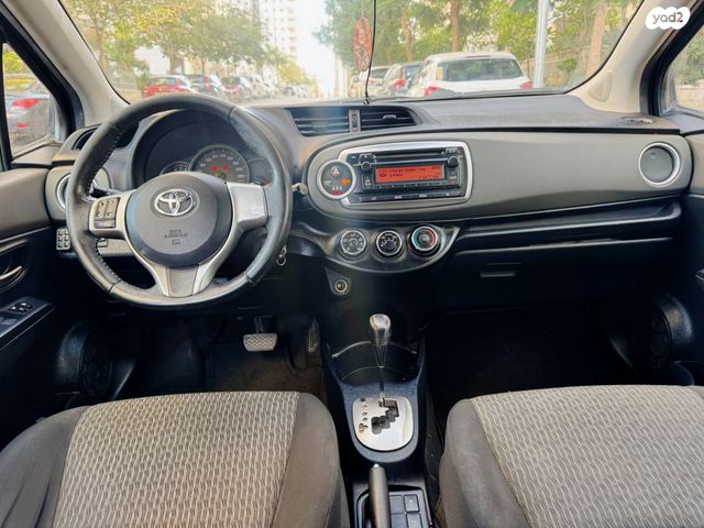 טויוטה יאריס