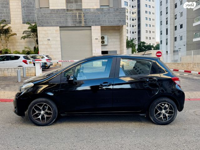 טויוטה יאריס