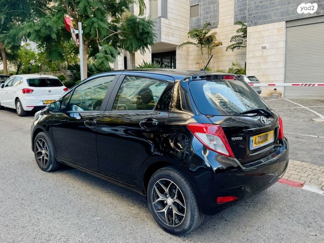 טויוטה יאריס