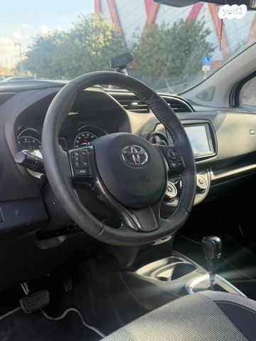 טויוטה יאריס