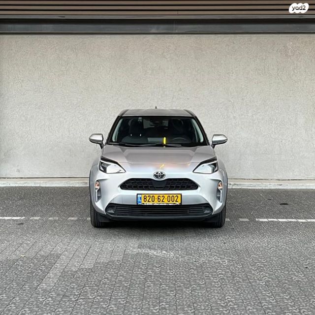 מודעת רכב טויוטה יאריס קרוס