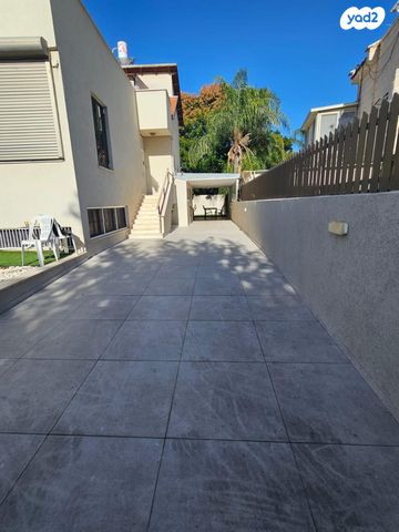 דו משפחתי, א.ד. גורדון 6, נווה דוד, רמלה