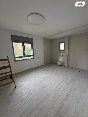 גג/ פנטהאוז, הלילך 1, הפרחים, קרית גת