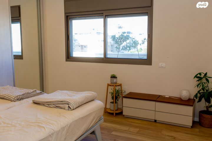 גג/ פנטהאוז, ברץ 2, כפר גנים א, פתח תקווה