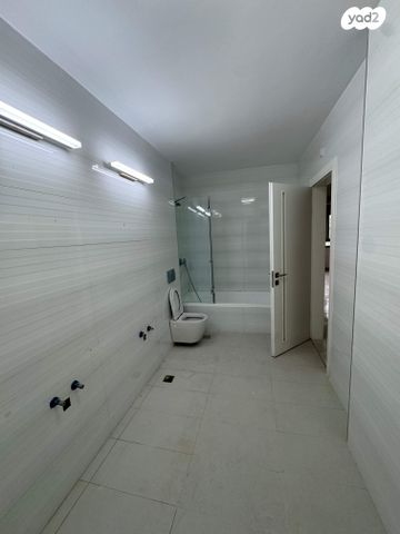 גג/ פנטהאוז, הלילך 1, הפרחים, קרית גת