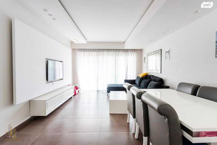 דירה, חזון אי"ש 11, רחובות הצעירה, רחובות