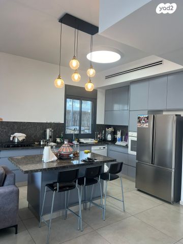 גג/ פנטהאוז, גרטרוד עליון 36, פסגות אפק, ראש העין