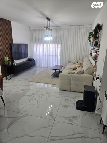 שדרות יוהנה ז'בוטינסקי 12