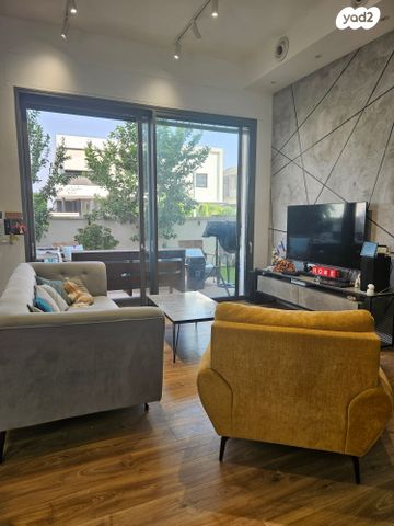 ארבע אמהות 13