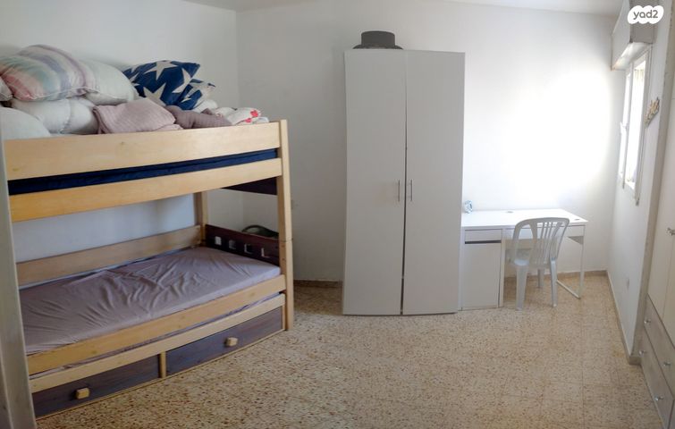 דירה, קהילת אונגוואר 806, רמות, ירושלים