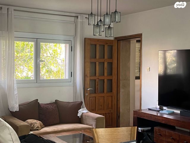 דירת גן, אליעזר קשאני 45, ארמון הנציב, תלפיות מזרח, ירושלים