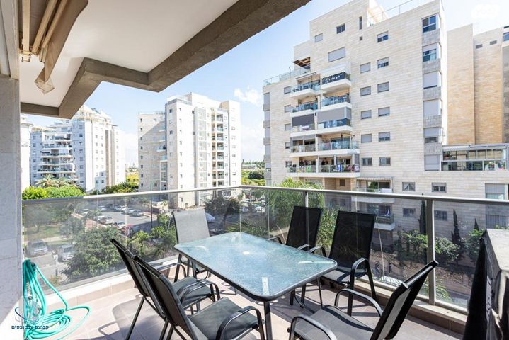 דירה, חזון אי"ש 11, רחובות הצעירה, רחובות