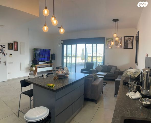 גג/ פנטהאוז, גרטרוד עליון 36, פסגות אפק, ראש העין