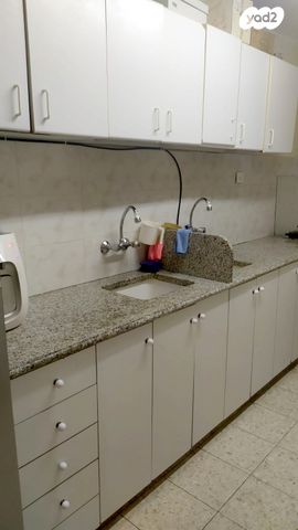 דירה, קהילת אונגוואר 806, רמות, ירושלים