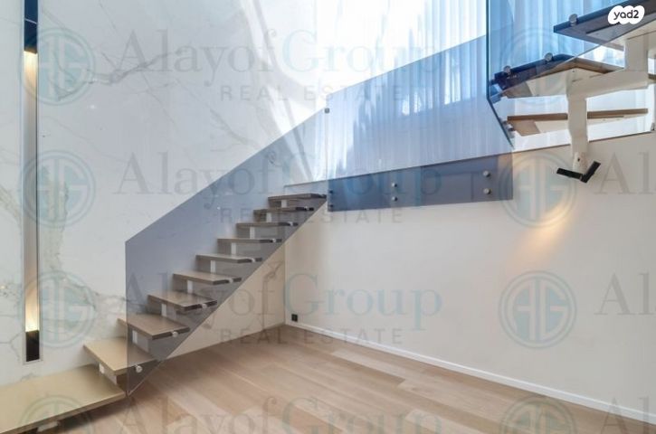 גג/ פנטהאוז, אלכסנדר סשה ארגוב 31, המשתלה, תל אביב יפו