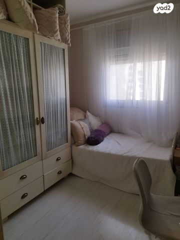 דירה, הרב ישעיהו משורר 12, הדר גנים, פתח תקווה