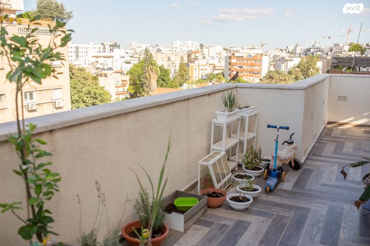 גג/ פנטהאוז, ברץ 2, כפר גנים א, פתח תקווה