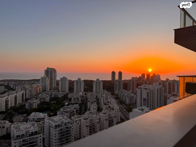 דירה, קרל פופר 15, קרית המדע, נתניה