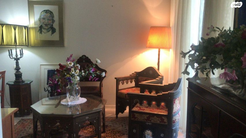 דירה, הפסגה 1, שורש, שורש