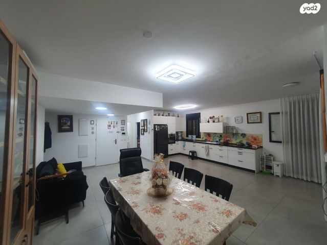 טרומפלדור 48