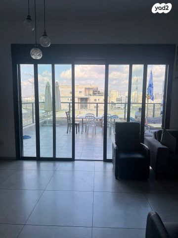 גג/ פנטהאוז, גרטרוד עליון 36, פסגות אפק, ראש העין