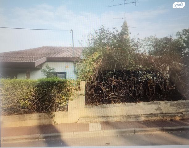 דו משפחתי, יציאת אירופה 17, מרכז מזרחי, נס ציונה