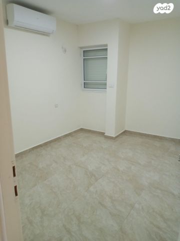 דירה, השחר 12, שיכוני מזרחי, כפר סבא