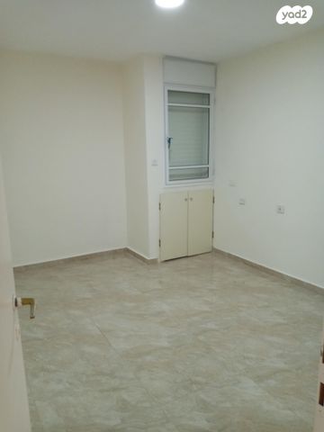 דירה, השחר 12, שיכוני מזרחי, כפר סבא