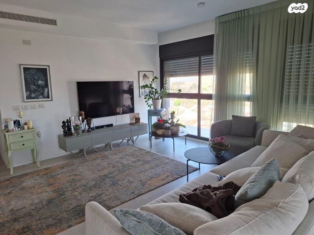 גג/ פנטהאוז, ראובן רובין 1, שכונה ד', באר שבע